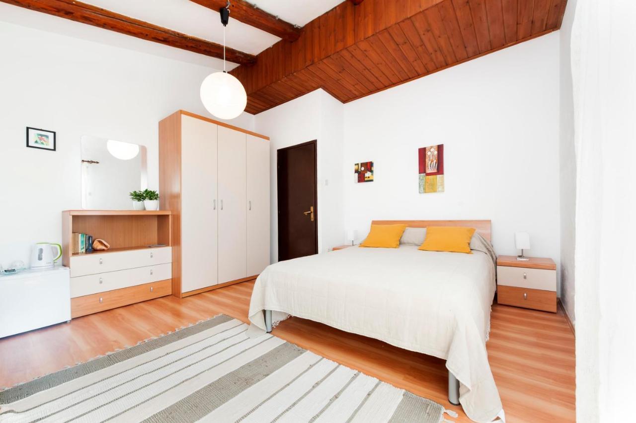 Studio And Room Tea Ровинь Экстерьер фото