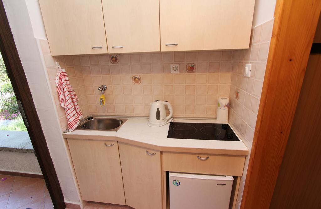 Studio And Room Tea Ровинь Экстерьер фото