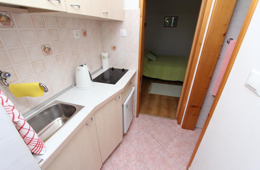 Studio And Room Tea Ровинь Экстерьер фото